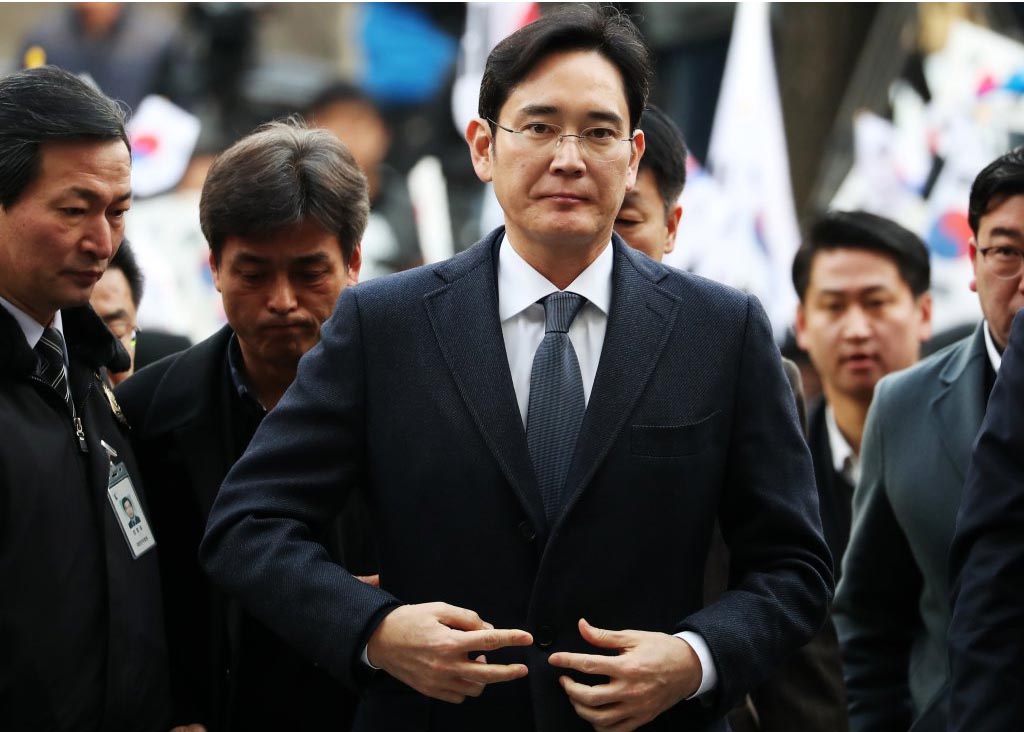 Piden doce años de prisión para el billonario dueño de Samsung 
